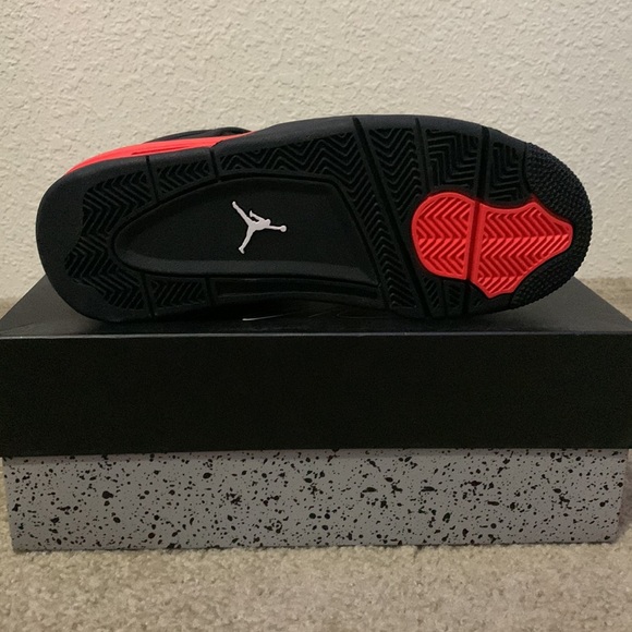 Red Thunder Air Jordan 4 retros, perfectly in shape, never worn. - Picture 2 of 4